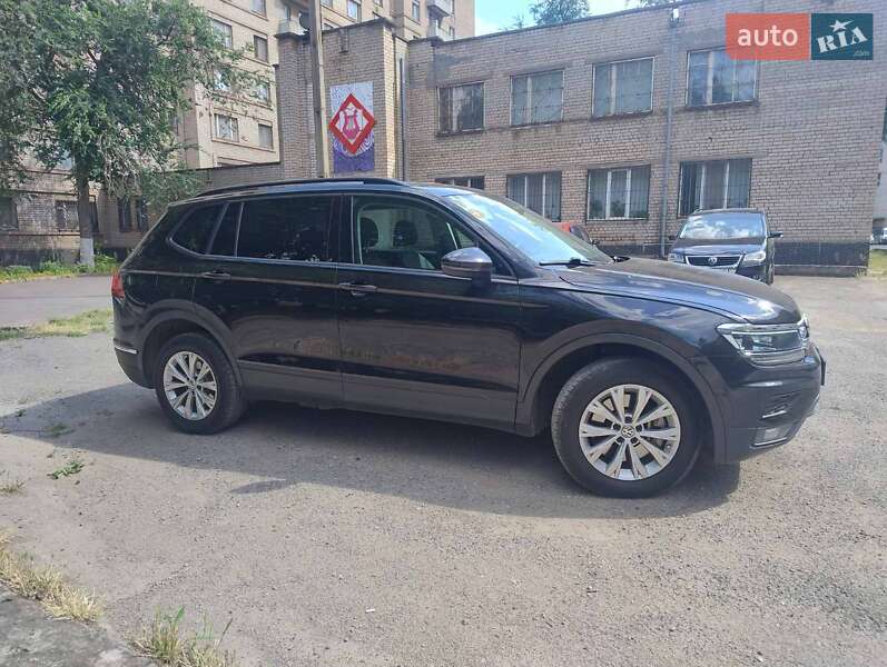 Внедорожник / Кроссовер Volkswagen Tiguan 2017 в Кривом Роге