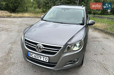Внедорожник / Кроссовер Volkswagen Tiguan 2010 в Долине