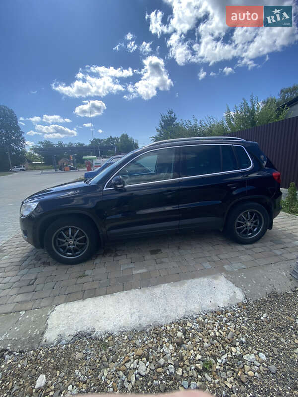 Внедорожник / Кроссовер Volkswagen Tiguan 2011 в Черновцах