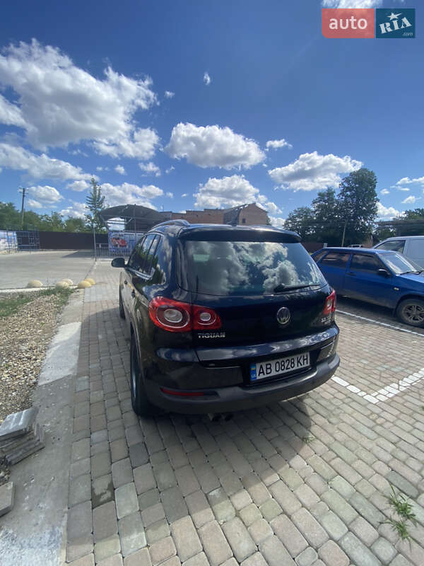 Внедорожник / Кроссовер Volkswagen Tiguan 2011 в Черновцах