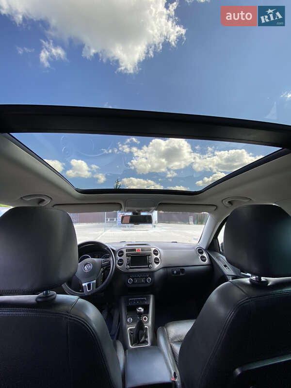 Внедорожник / Кроссовер Volkswagen Tiguan 2011 в Черновцах