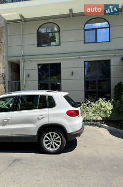 Внедорожник / Кроссовер Volkswagen Tiguan 2012 в 