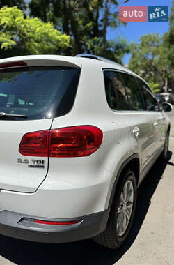 Внедорожник / Кроссовер Volkswagen Tiguan 2012 в 