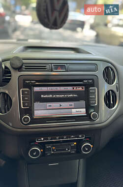 Внедорожник / Кроссовер Volkswagen Tiguan 2012 в 