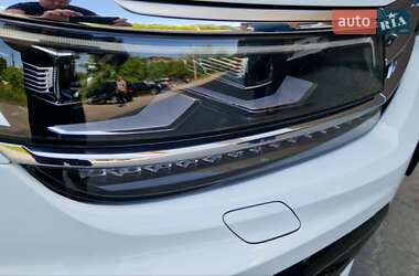 Внедорожник / Кроссовер Volkswagen Tiguan 2018 в 