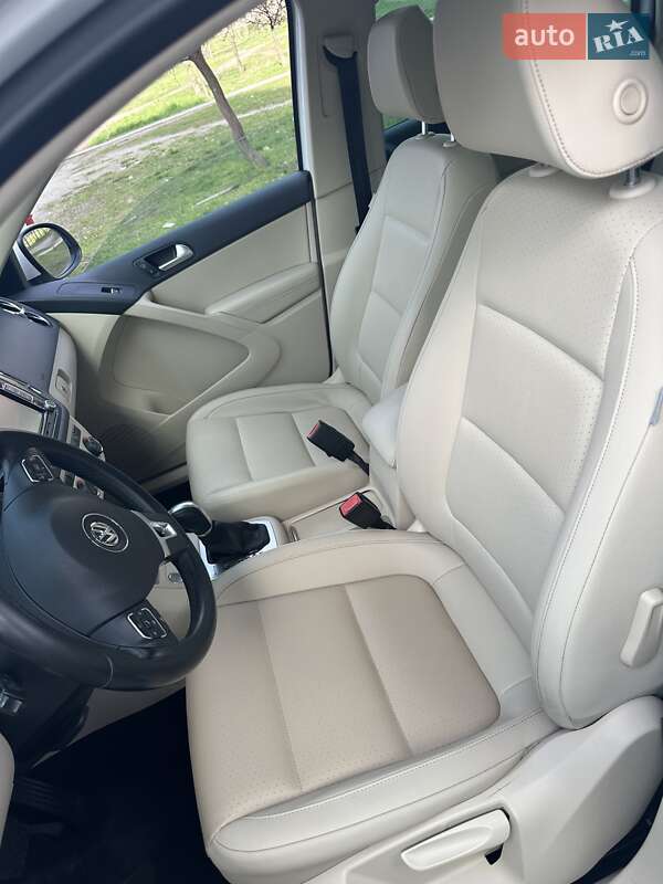 Внедорожник / Кроссовер Volkswagen Tiguan 2015 в Киеве