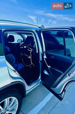 Внедорожник / Кроссовер Volkswagen Tiguan 2011 в 