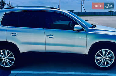 Внедорожник / Кроссовер Volkswagen Tiguan 2011 в 