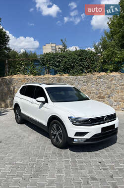 Позашляховик / Кросовер Volkswagen Tiguan 2017 в Вінниці