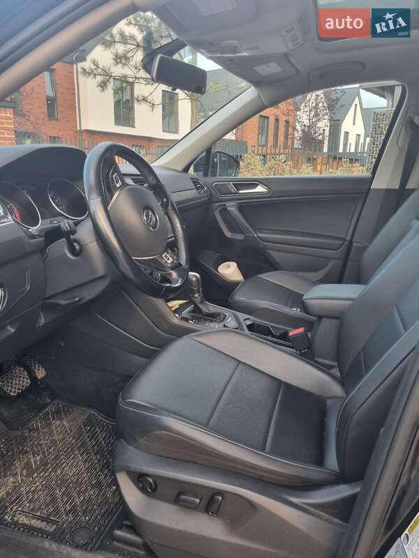 Внедорожник / Кроссовер Volkswagen Tiguan 2017 в Львове