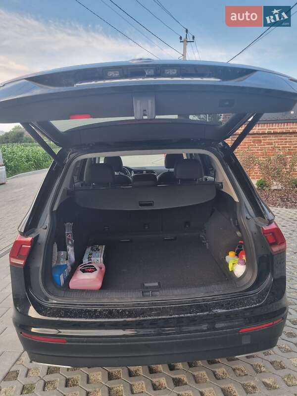 Внедорожник / Кроссовер Volkswagen Tiguan 2017 в Львове