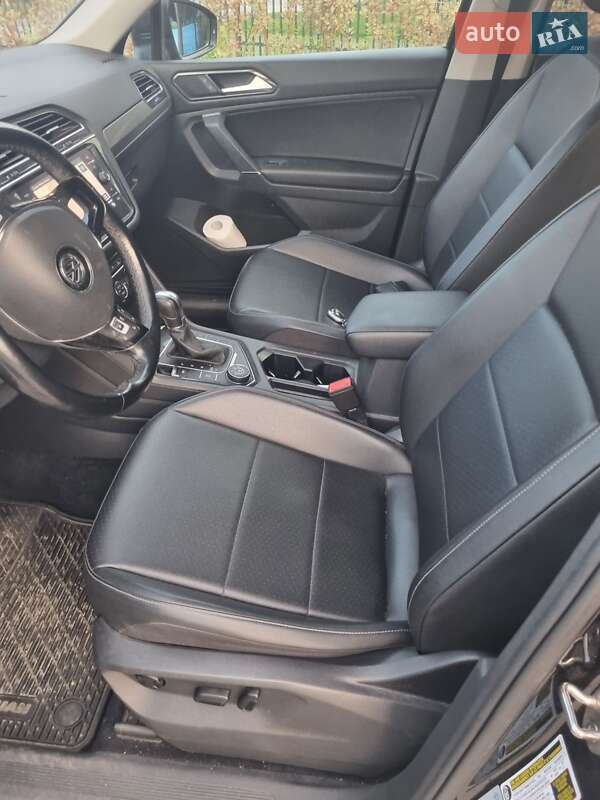 Внедорожник / Кроссовер Volkswagen Tiguan 2017 в Львове