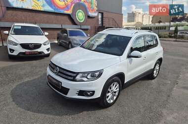 Внедорожник / Кроссовер Volkswagen Tiguan 2015 в Киеве