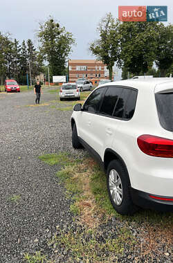 Позашляховик / Кросовер Volkswagen Tiguan 2013 в 