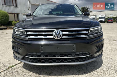 Внедорожник / Кроссовер Volkswagen Tiguan 2020 в 