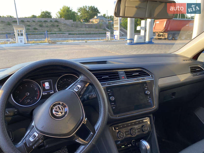 Внедорожник / Кроссовер Volkswagen Tiguan 2017 в Новоукраинке