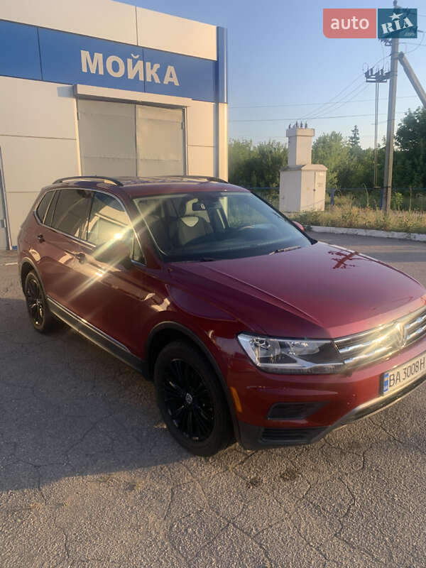 Внедорожник / Кроссовер Volkswagen Tiguan 2017 в Новоукраинке