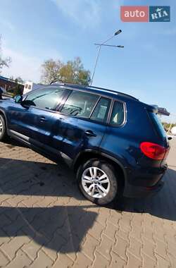 Внедорожник / Кроссовер Volkswagen Tiguan 2016 в 