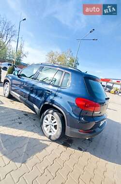 Внедорожник / Кроссовер Volkswagen Tiguan 2016 в 