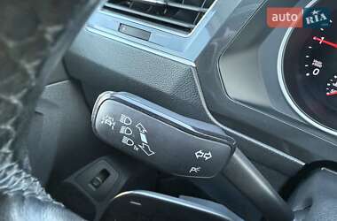 Внедорожник / Кроссовер Volkswagen Tiguan 2016 в 