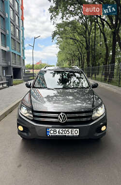 Позашляховик / Кросовер Volkswagen Tiguan 2016 в 