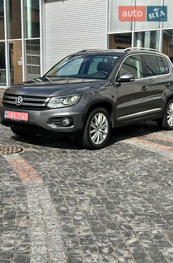 Позашляховик / Кросовер Volkswagen Tiguan 2016 в 