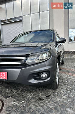 Позашляховик / Кросовер Volkswagen Tiguan 2016 в 
