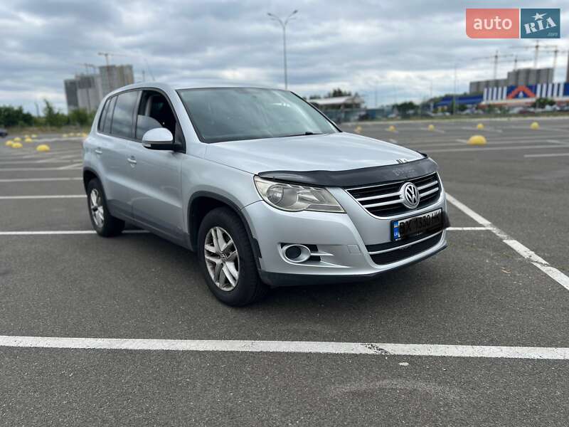 Внедорожник / Кроссовер Volkswagen Tiguan 2010 в Киеве