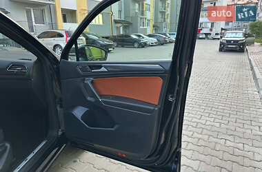 Внедорожник / Кроссовер Volkswagen Tiguan 2018 в 