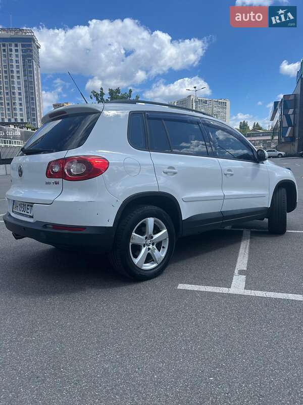 Внедорожник / Кроссовер Volkswagen Tiguan 2009 в Киеве