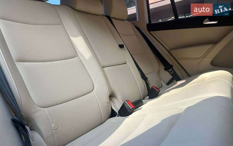 Внедорожник / Кроссовер Volkswagen Tiguan 2016 в Черновцах