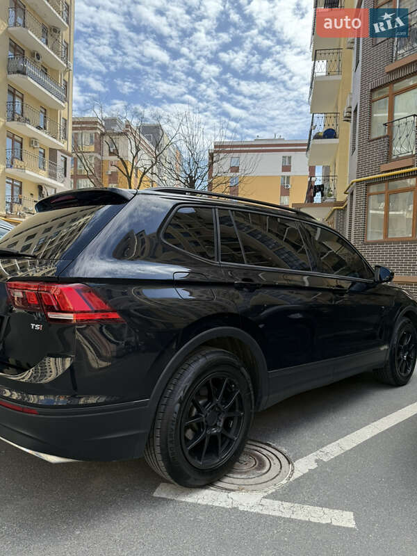 Внедорожник / Кроссовер Volkswagen Tiguan 2018 в Ирпене