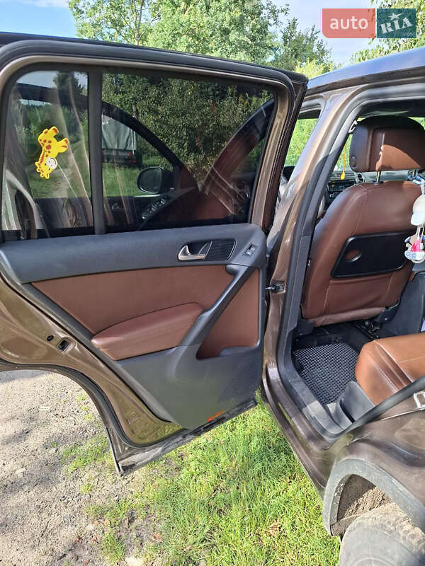 Внедорожник / Кроссовер Volkswagen Tiguan 2013 в Сарнах