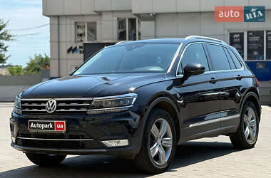 Внедорожник / Кроссовер Volkswagen Tiguan 2017 в 
