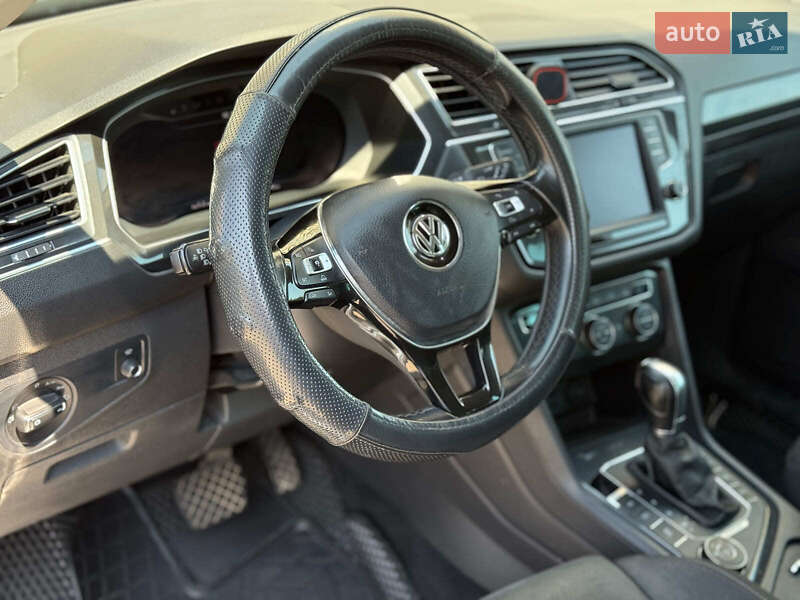 Внедорожник / Кроссовер Volkswagen Tiguan 2017 в Одессе