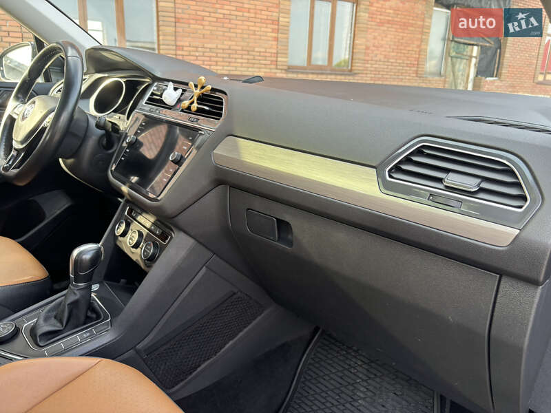 Внедорожник / Кроссовер Volkswagen Tiguan 2019 в Хмельницком