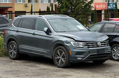 Внедорожник / Кроссовер Volkswagen Tiguan 2017 в Львове
