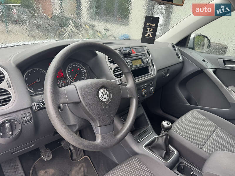 Внедорожник / Кроссовер Volkswagen Tiguan 2008 в Староконстантинове