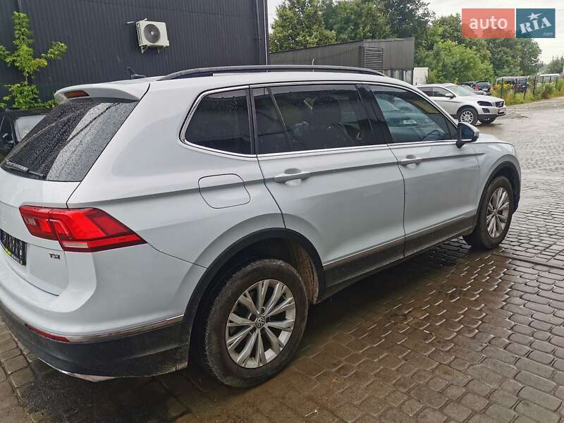 Внедорожник / Кроссовер Volkswagen Tiguan 2018 в Львове