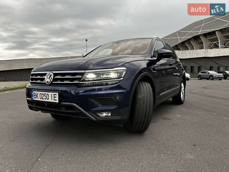 Внедорожник / Кроссовер Volkswagen Tiguan 2018 в Львове