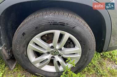 Внедорожник / Кроссовер Volkswagen Tiguan 2016 в 