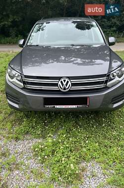 Внедорожник / Кроссовер Volkswagen Tiguan 2016 в 