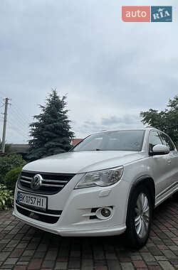 Внедорожник / Кроссовер Volkswagen Tiguan 2010 в Дубно