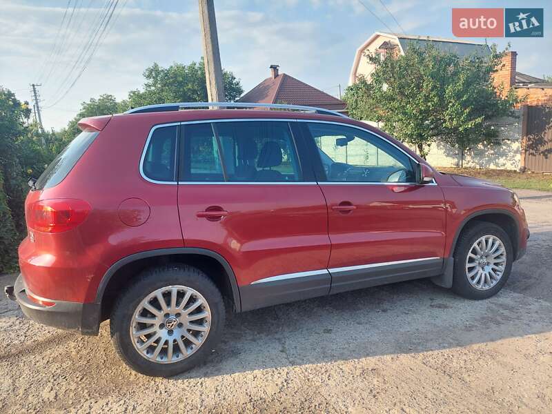 Внедорожник / Кроссовер Volkswagen Tiguan 2011 в Кременчуге