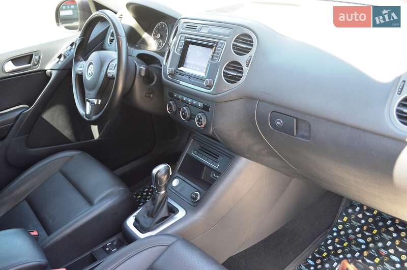 Позашляховик / Кросовер Volkswagen Tiguan 2016 в Одесі