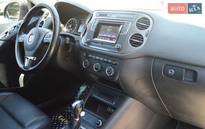 Позашляховик / Кросовер Volkswagen Tiguan 2016 в Одесі