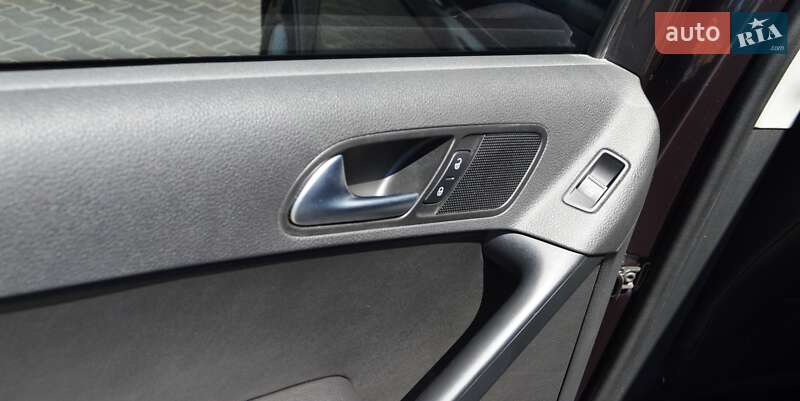 Позашляховик / Кросовер Volkswagen Tiguan 2016 в Одесі