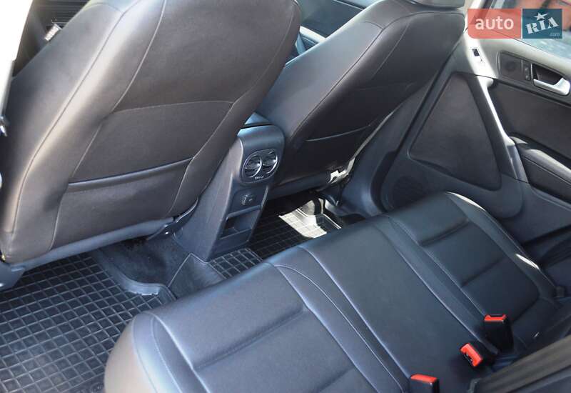 Позашляховик / Кросовер Volkswagen Tiguan 2016 в Одесі