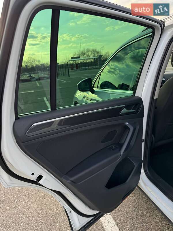 Внедорожник / Кроссовер Volkswagen Tiguan 2021 в Киеве