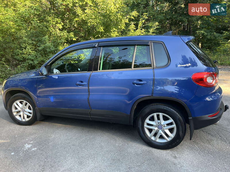 Внедорожник / Кроссовер Volkswagen Tiguan 2011 в Житомире